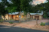 Private Hot Tub, Large Pool, and Fire Pit - Tranquil Retreat