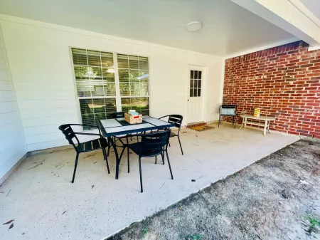 Stylish Experience and Covered Patio - Delightful Haven