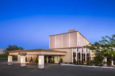 Wyndham Omaha/West Dodge Hotels near Tom Kelley's Bowling Pro Shop