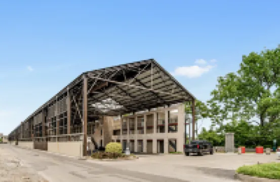 Private Patio Overlooking River with Pool and Gym - Charming Retreat