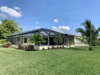 Stunning Pool and Spa with Breathtaking Views - Exquisite Tropical Retreat Hotel a Rotonda West