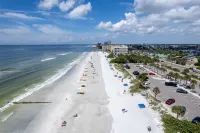 Tropic Breeze Unit 12 Madeira Beach Second Floor Hotel in zona Madeira Beach