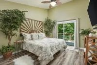 Serene Oasis with Hot Tub and Glass Walls - Stunning Woodland Retreat