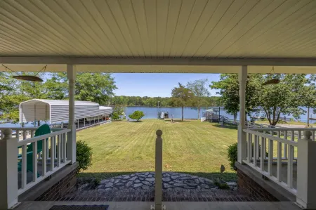 Private Boat Ramp and Kayaks with Stunning Views - Charming Lake Haven
