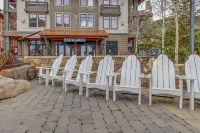 Cozy Efficiency in Village Square - Walk to Slopes with Shared Hot Tub Hotels in Copper Mountain