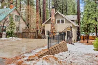 Private Hot Tub and Spacious Living Area - Inviting Cozy Cabin Hotel a Kings Beach