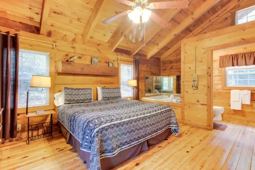 Cozy dog-friendly cabin w/private hot tub, jetted tub & great screened-in deck Hotels in White County