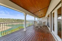Lakeside Chardonnay Haus w/Dock & Incredible Views.  Rent as 2BR or 4BR w/ Next Door Unit Hotels in Hudson Bend