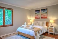 Game Room and Serene Mountain Views - Beautiful Spacious Retreat 조너선 크릭 호텔