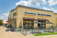 Charming Home with Outdoor Oasis and Gourmet Kitchen - Elegant Retreat