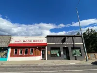 Bright and Charming Gateway to Glacier 1 Bed / 1 Bath Apartment in Columbia Falls MT!