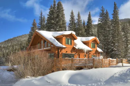 Breathtaking Mountain Views and Large Decks - Exquisite Family Lodge