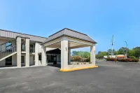 Quality Inn Raeford - Pet Friendly