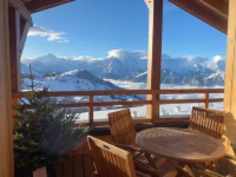 Prestigious ski-in/ski-out apartment with panoramic view