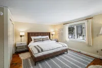 Private Gated Pool and Scenic Surroundings - Charming Spacious Retreat