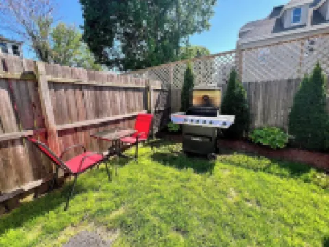 Spacious Modern Luxury Duplex Near Boston & Cambridge - Free Parking Hotels in Everett