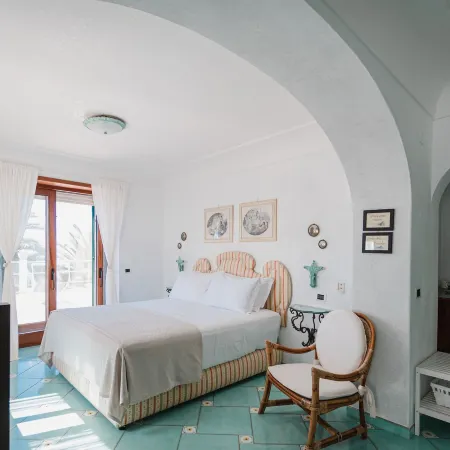 Villa Con Piscina Con 8 Camere Matrimoniali ad Anacapri, by la Canostra Capri