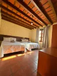 Casa Los Héroes Hotels near El Bosque de los Cuatro Caminos