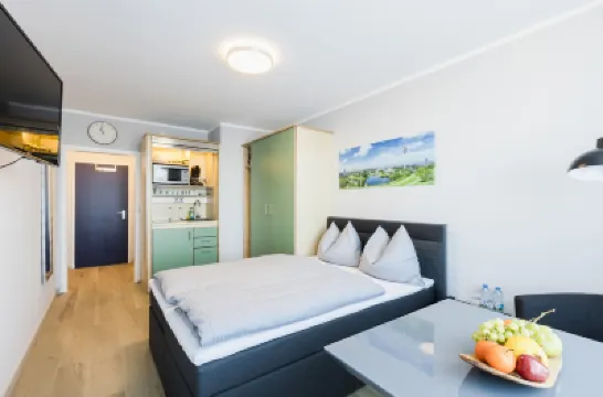 Centerroom München City Hotels near Petuelring underground station