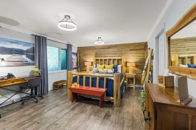 Rayleigh River Retreat - Garden Oasis Отели в г. Камлопс