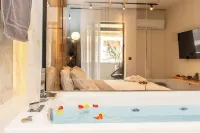 Luxury Suites with Jacuzzi by Sea&TheCity - Holiday Apartments