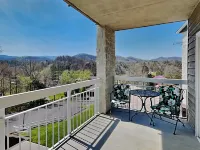 Greenbrier Getaway Whispering Pines 524 - Mountain view