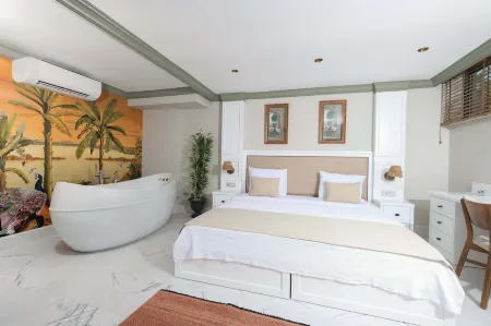 Mono Life Hotel Çeşme Отели рядом с достопримечательностью «Çeşme altinkum»