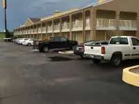 Red Lion Inn & Suites Junction City - parking