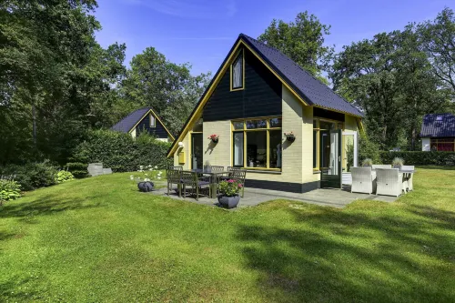 Attractive Holiday Home with Large Garden Near Zwolle - Homestays
