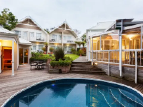 Quarry Lake Inn Hotels in East london