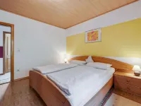 附近有森林的田園假日住宅