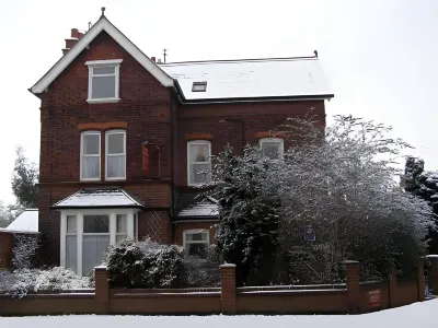 Anton Guest House Bed and Breakfast Hotel di Cound