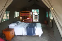 Warthogs Safari Camp فنادق في كاريبا
