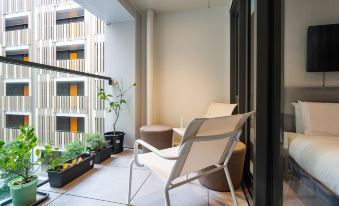 Pristine Inner-City Nest with Carpark