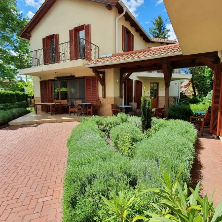 Hullám Villa B&B