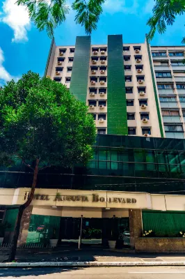 Hotel Augusta Boulevard Отели рядом с достопримечательностью «Художественный музей»