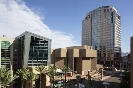 Hyatt Regency Phoenix Отели рядом с достопримечательностью «Центральная библиотека Бертон Барр»