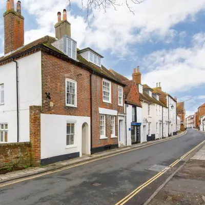 Charming 3Bd Townhouse Right in the City Centre - parking