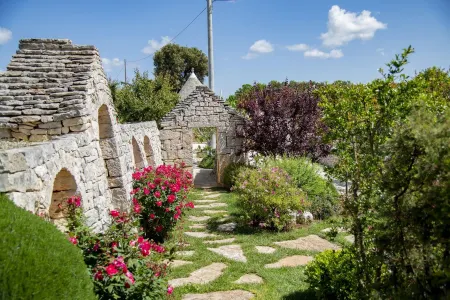 Trullo Carrubo - A few kilometers from Locorotondo Отели рядом с достопримечательностью «Centro Storico Locorotondo»