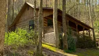 Little Mountain Hideaway 2 Bedroom Cabin by RedAwning