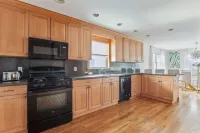 Luxury NY Home with Free Parking Các khách sạn ở White Plains
