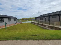 Luxury 2-bed Lodge in Routh, Sleeps 4 With Hot Tub