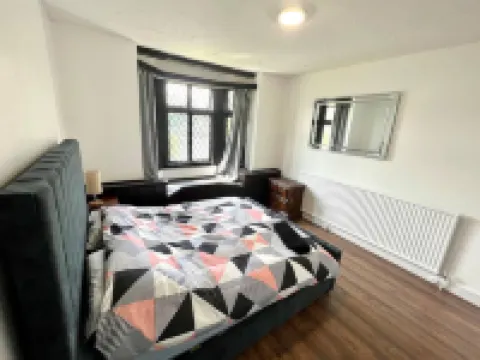 Sleeps 8 Thamefront Gem w Petsok Free Parking