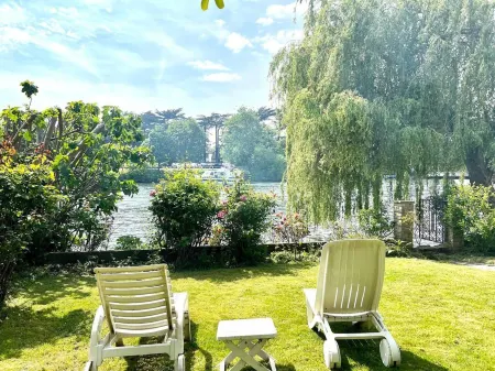 Sleeps 8 Thamefront Gem w Petsok Free Parking Отели в г. Олд Виндзор