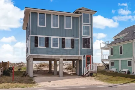 Magnificent Modern Beach House with Ocean View from All Rooms by RedAwning Отели рядом с достопримечательностью «Amelia Island Lighthouse»