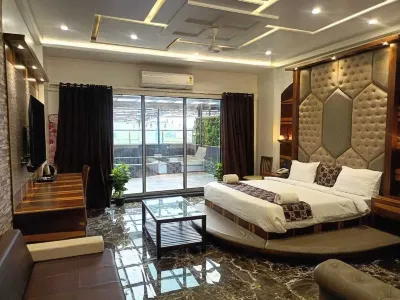 Hotel Grand Sarowar Отели в г. Даулатабад
