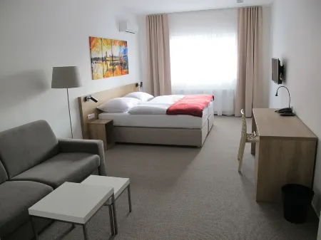 Hotel Kapitol Отели рядом с достопримечательностью «Feel Real Chomutov»