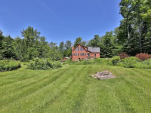 Cortina Mountain Chalet - Outdoor Hot Tub - Close to Pico and Killington Mountains 3 Bedroom Home Hotels in Mendon