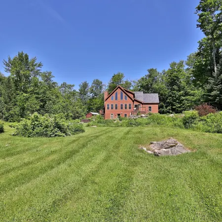 Cortina Mountain Chalet - Outdoor Hot Tub - Close to Pico and Killington Mountains 3 Bedroom Home