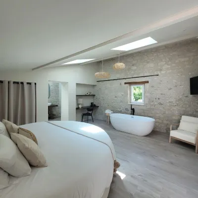 Hôtel Rive Sud Hotel di Cravant-les-Coteaux
